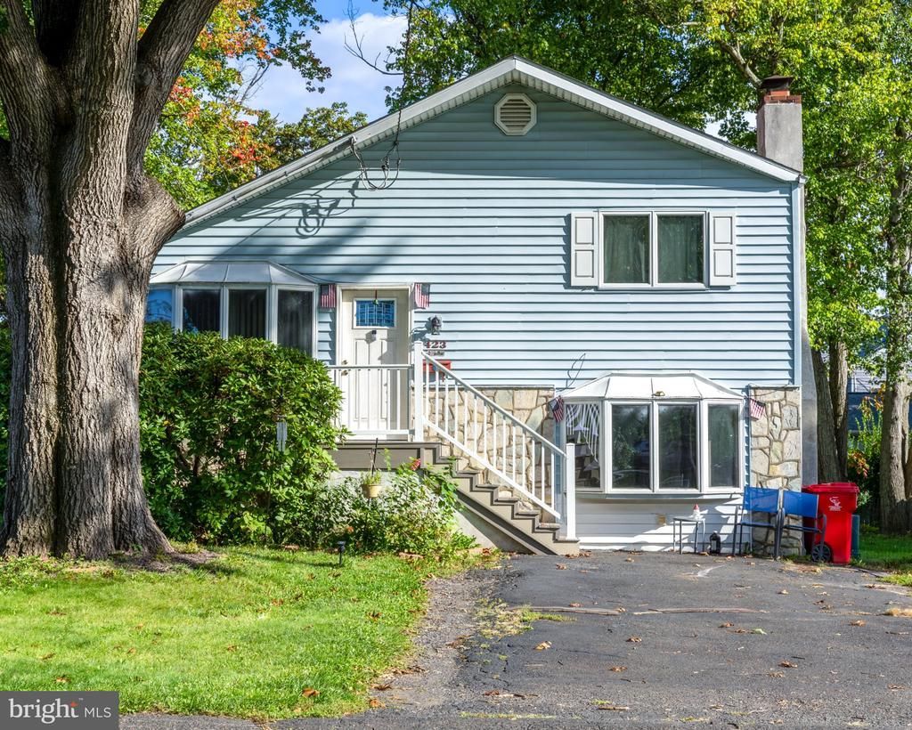423 SUNNEMEADE AVENUE , WARMINSTER, PA 18974