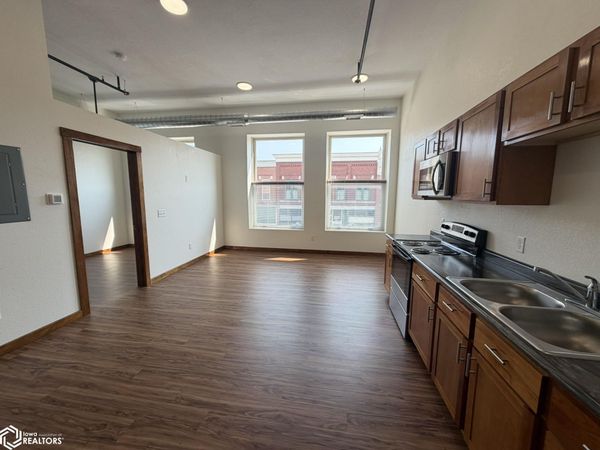 815 4Th Avenue, Grinnell, IA 50112