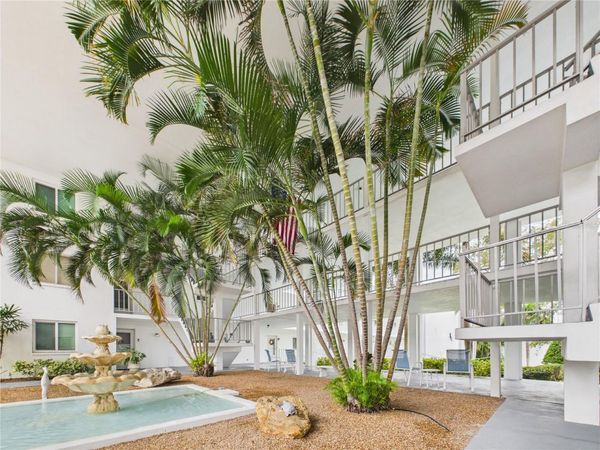 50 HARBOR VIEW LANE, Unit 18, BELLEAIR BLUFFS, FL 33770