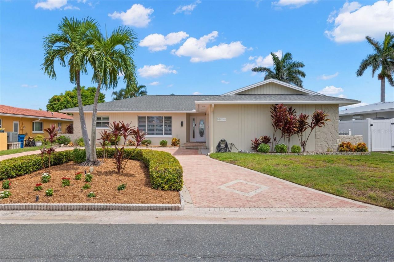 12305 4th Street E, Treasure Island, FL 33706 Main Photo