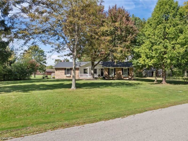 7566 Wake Robin Drive, Hudson, OH 44236 Photo 2