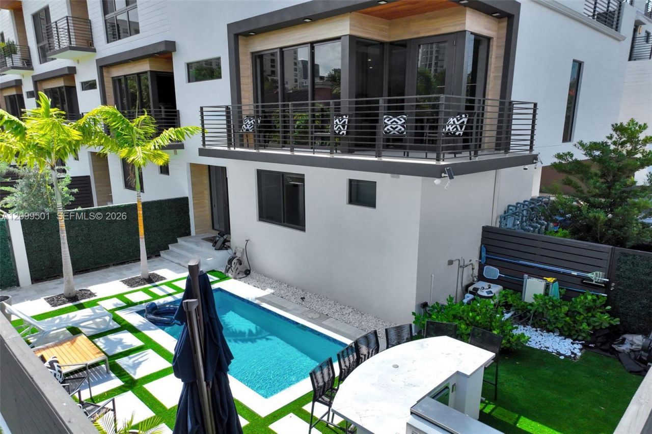 820 NE 2nd St, Fort Lauderdale, FL 33301 Photo