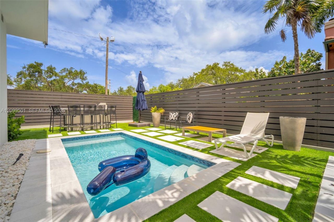 820 NE 2nd St, Fort Lauderdale, FL 33301 Photo
