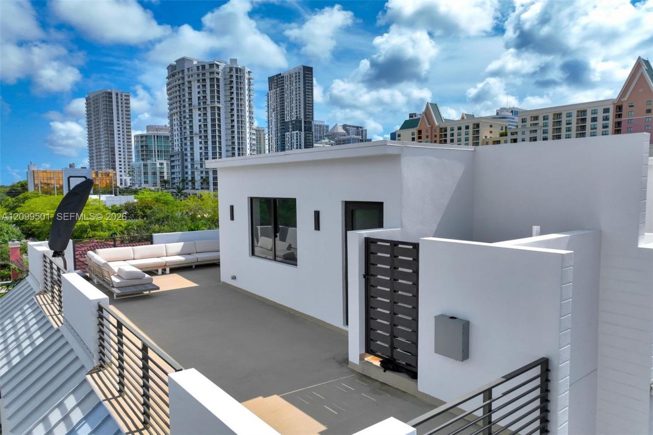 820 NE 2nd St, Fort Lauderdale, FL 33301 Photo