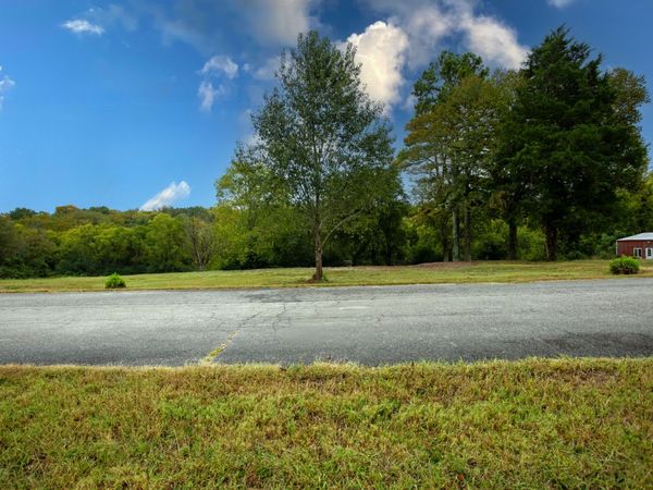 2413 Steve Dr , Columbia, TN 38401