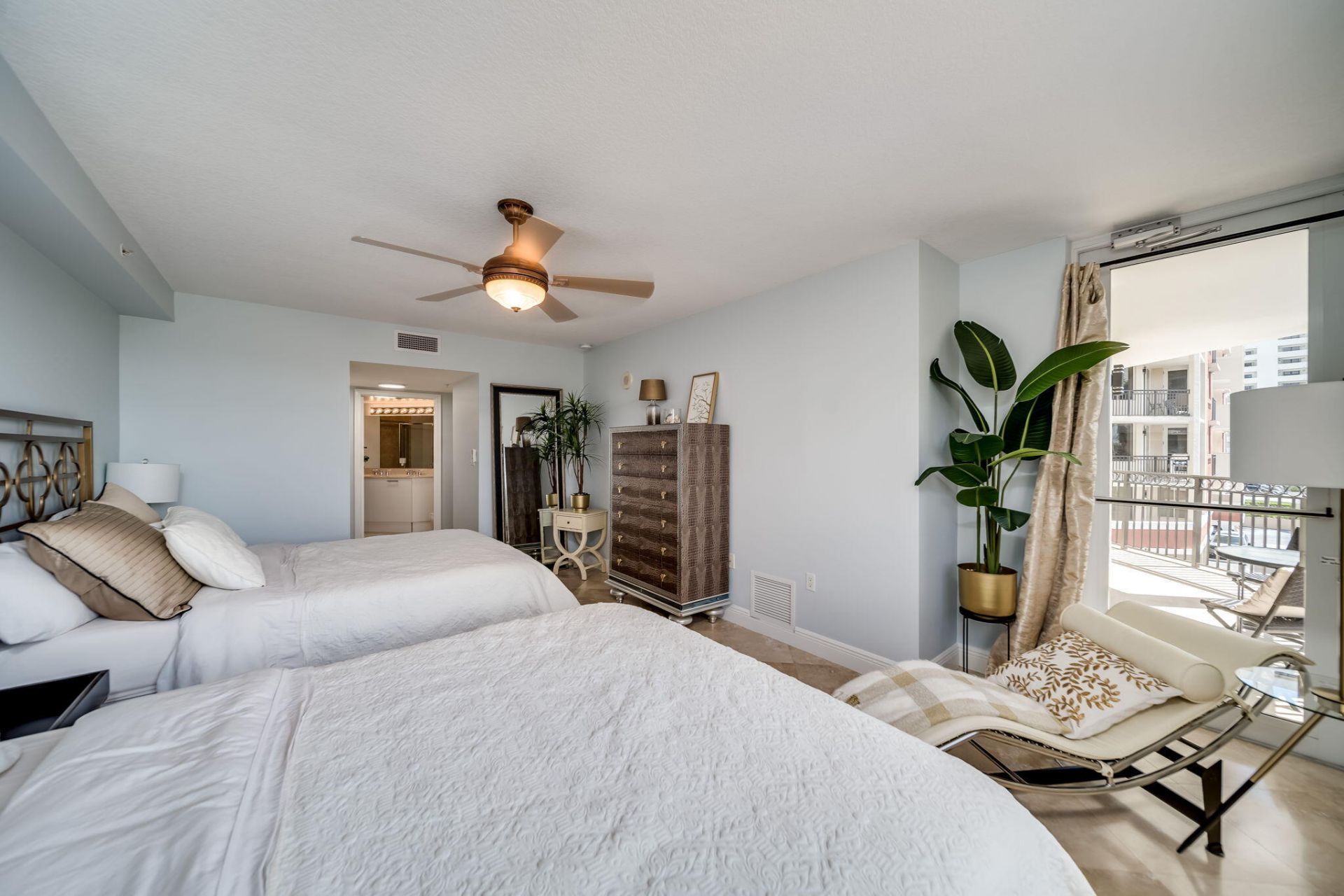 2011 N Ocean Boulevard, Unit 302, Fort Lauderdale, FL 33305 Photo