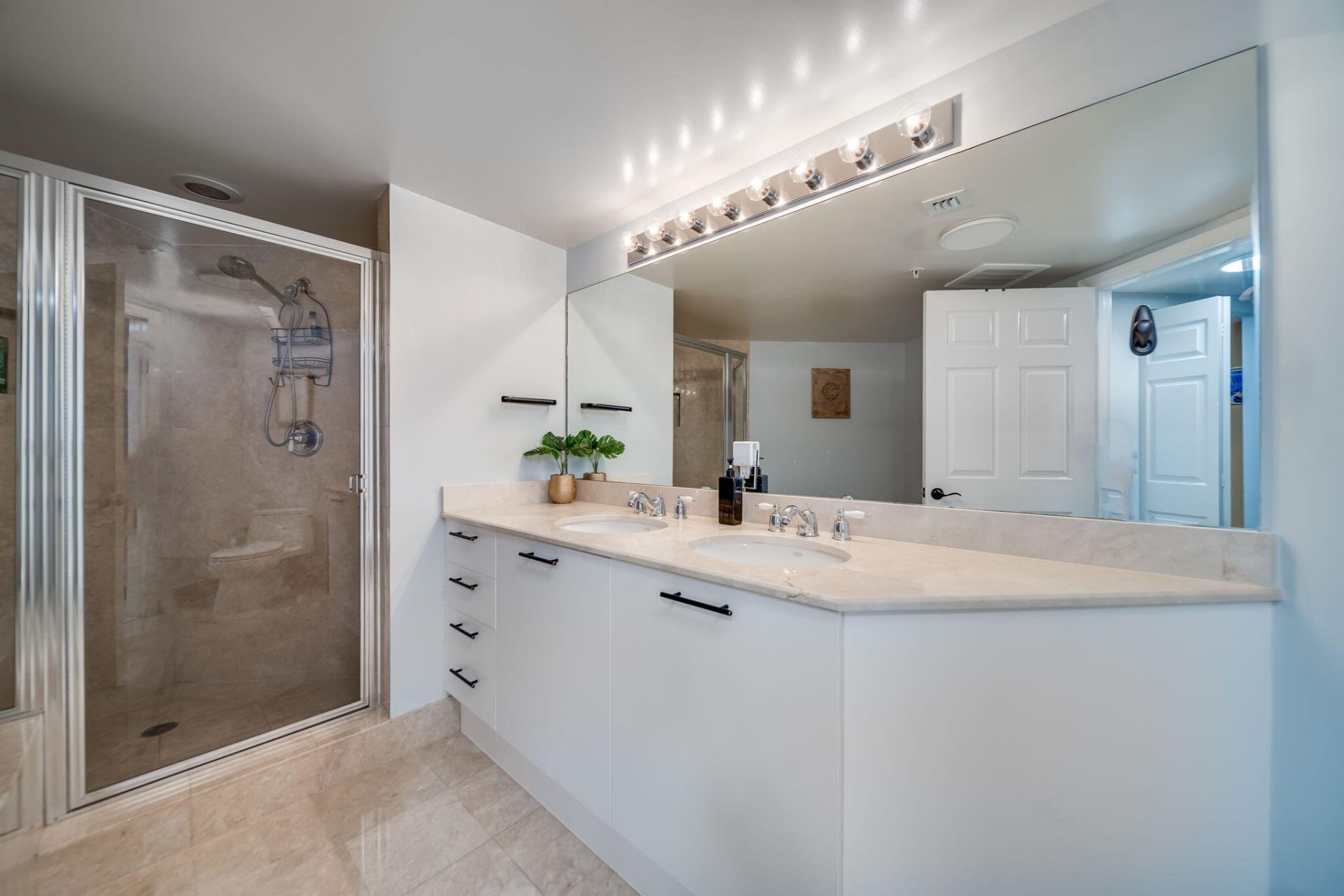2011 N Ocean Boulevard, Unit 302, Fort Lauderdale, FL 33305 Photo