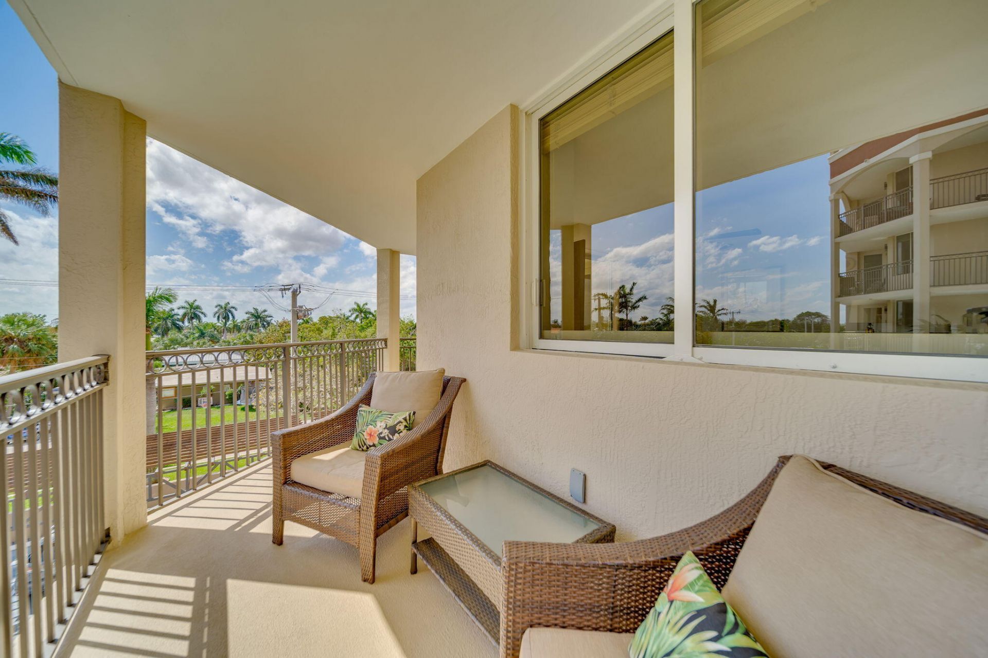 2011 N Ocean Boulevard, Unit 302, Fort Lauderdale, FL 33305 Photo
