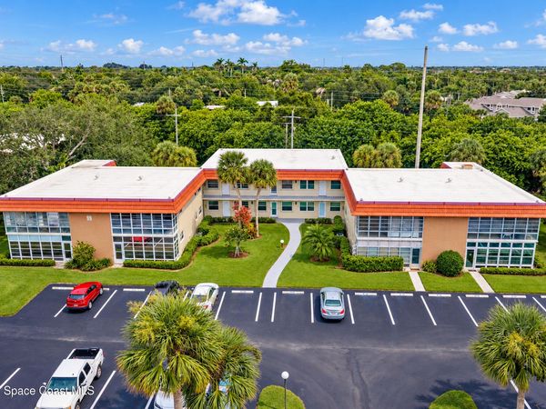 99 Springlake Drive, Unit 101, Vero Beach, FL 32962