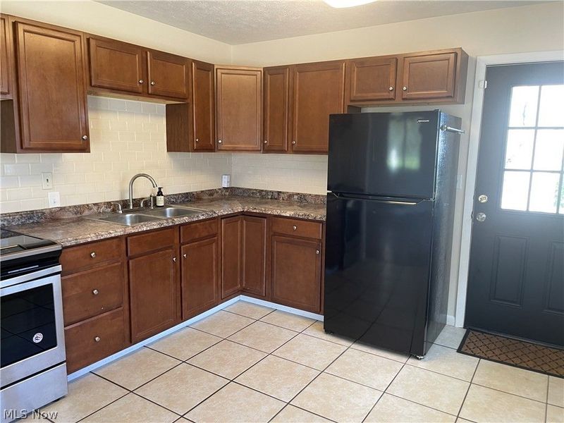 87 W Woodsdale Avenue, Akron, OH 44301 Photo 3