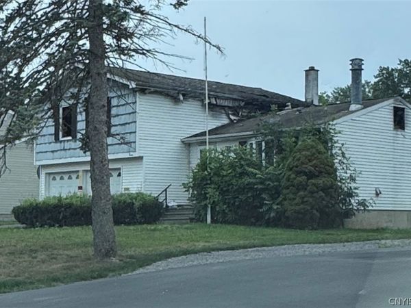 20 Tree Line Drive , Liverpool, NY 13090
