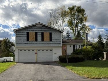 20 Tree Line Drive, Liverpool, NY 13090