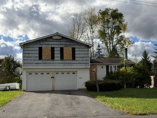 20 Tree Line Drive, Liverpool, NY 13090