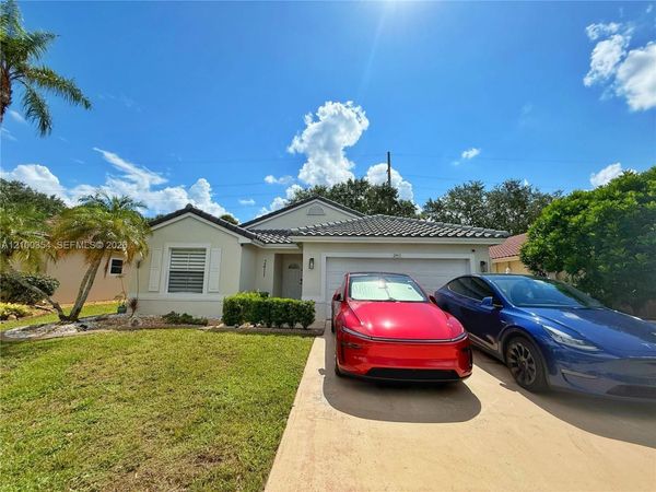 2411 NW 184th Ter , Pembroke Pines, FL 33029