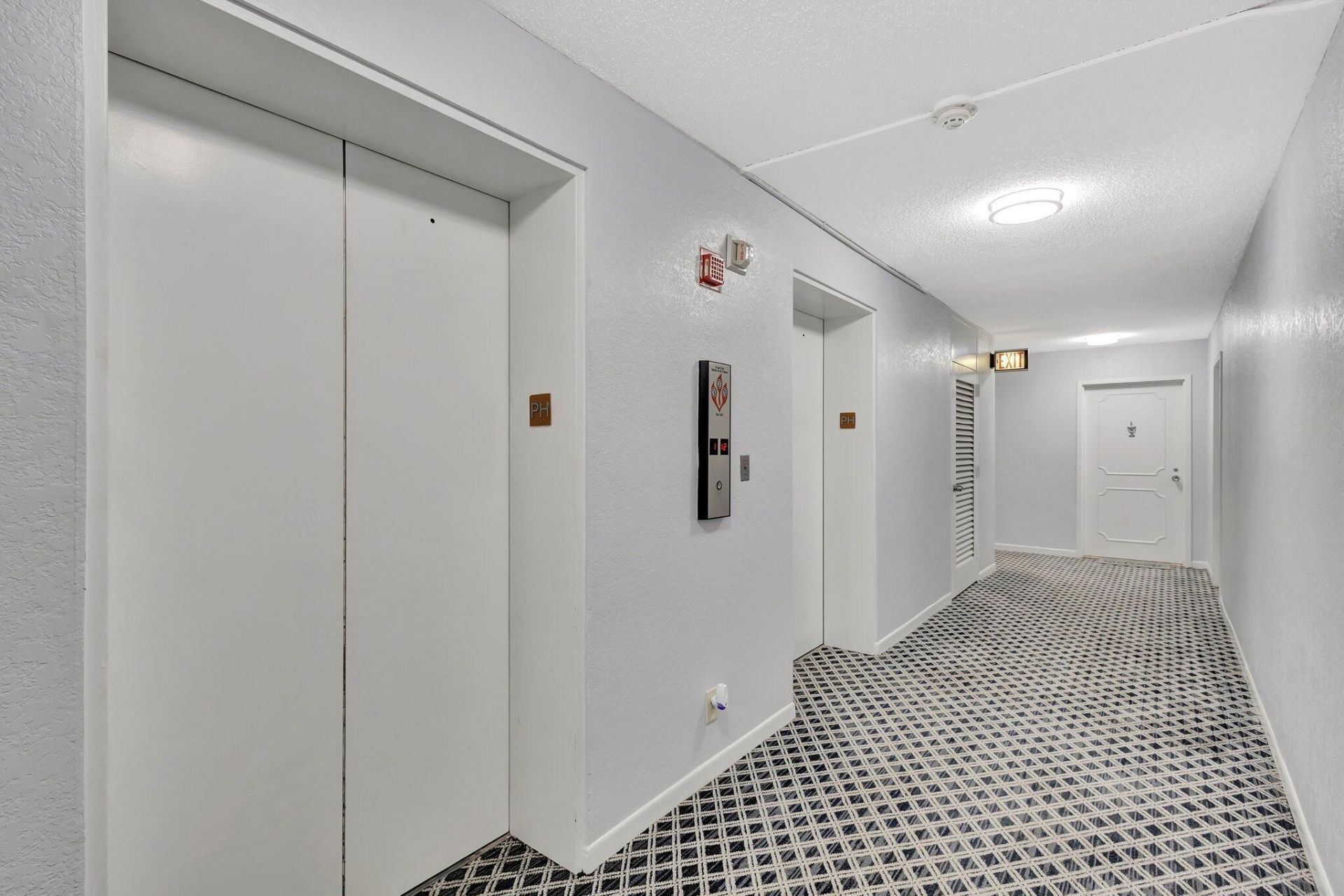 2000 Presidential Way, Unit PH5, West Palm Beach, FL 33401 Photo