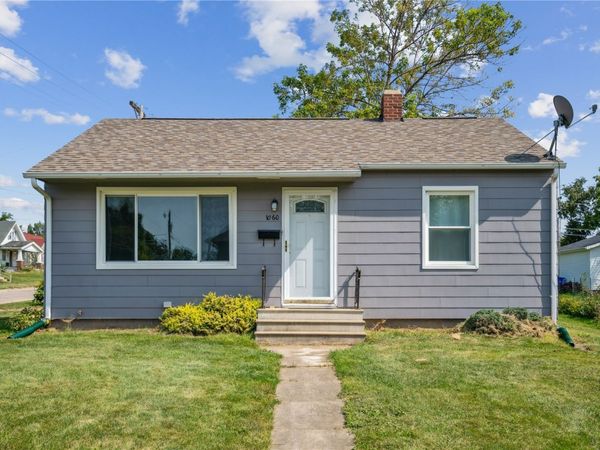 1060 NE 17th Street , Cedar Rapids, IA 52402