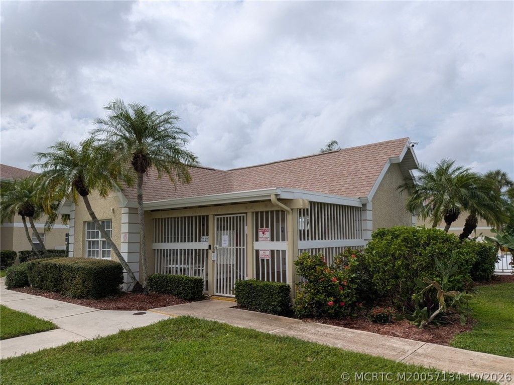 1526 SE Royal Green Circle , Unit 101, Port Saint Lucie, FL 34952 Photo