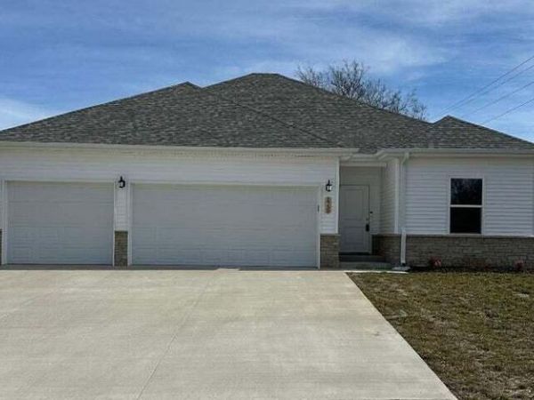 1325 W Kay Street, Bolivar, MO 65613