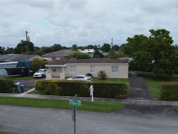 5241 SW 98th Ave Rd, Miami, FL 33165