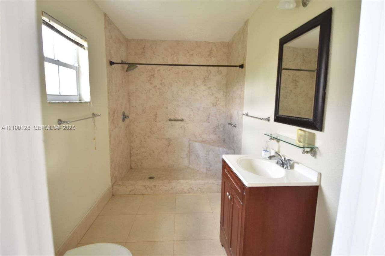 5241 SW 98th Ave Rd, Miami, FL 33165 Photo