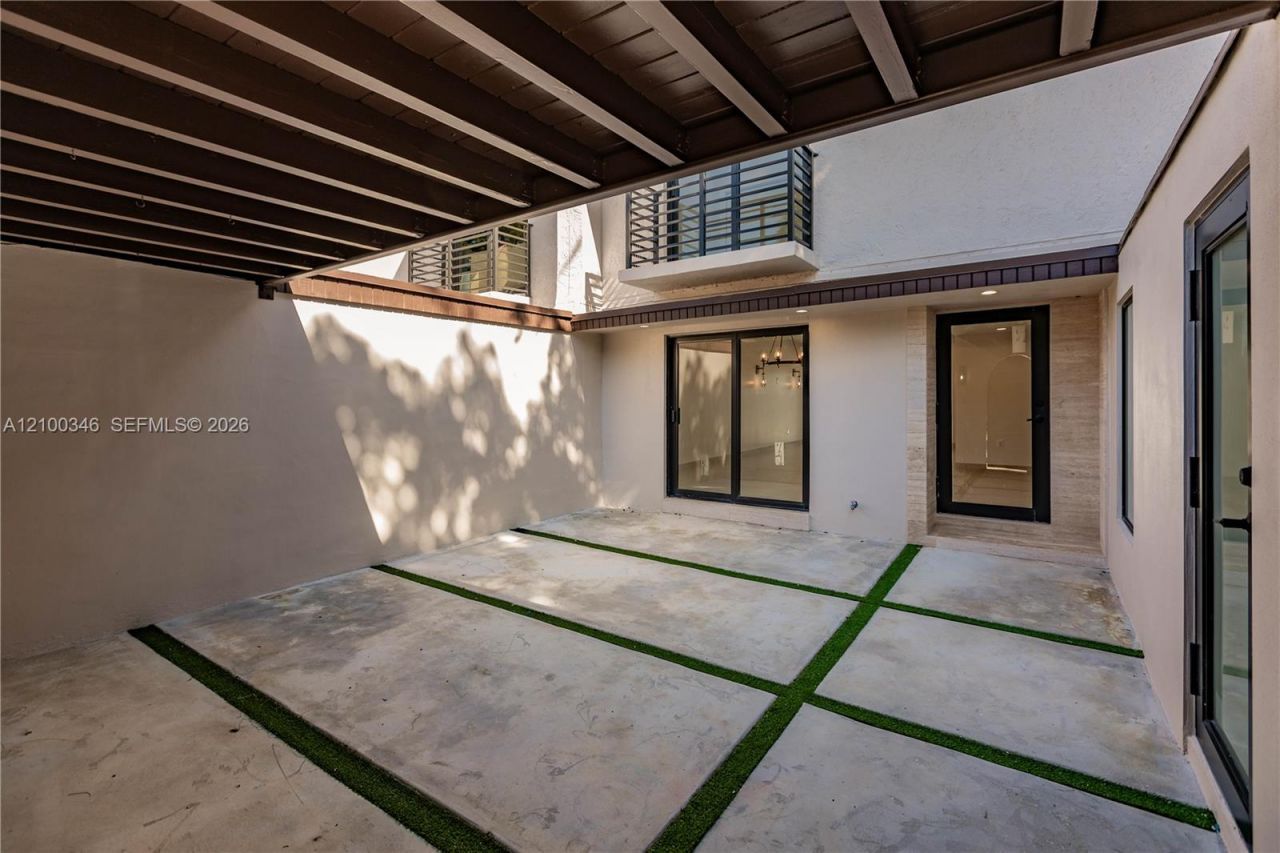 7238 Jacaranda Ln, Unit 7238, Miami Lakes, FL 33014 Photo