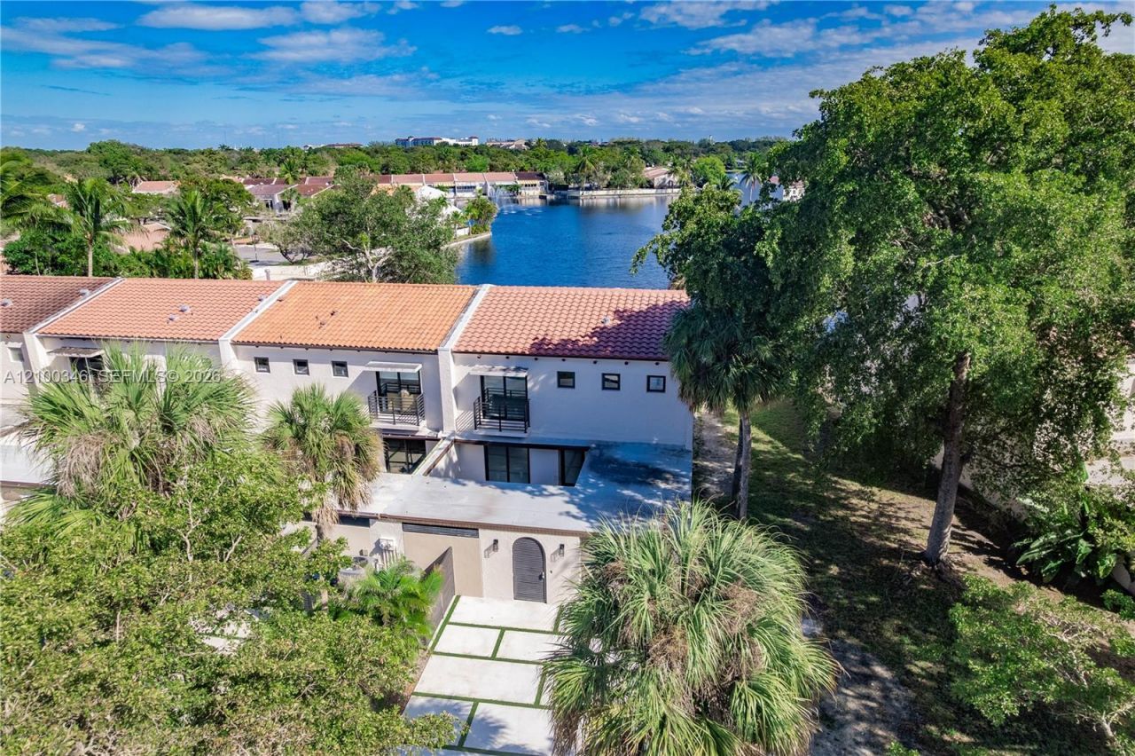 7238 Jacaranda Ln, Unit 7238, Miami Lakes, FL 33014 Photo