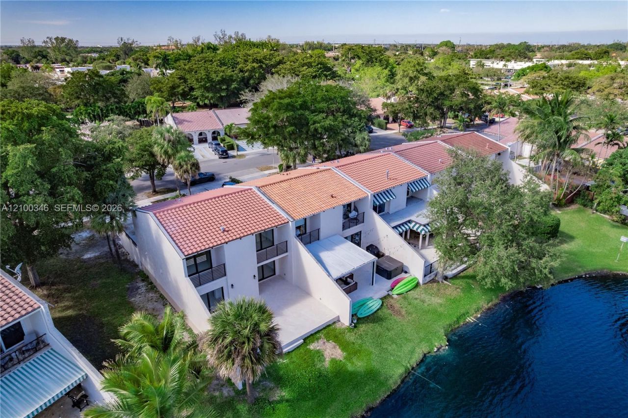 7238 Jacaranda Ln, Unit 7238, Miami Lakes, FL 33014 Photo