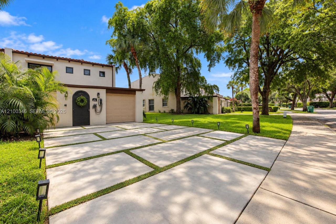 7238 Jacaranda Ln, Unit 7238, Miami Lakes, FL 33014 Photo