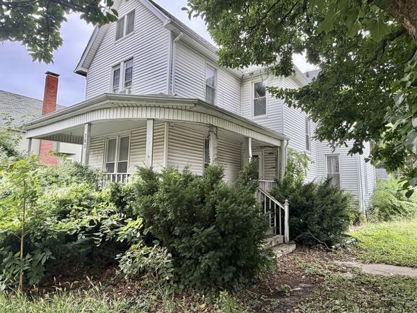 203 W Locust Street , Canton, IL 61520
