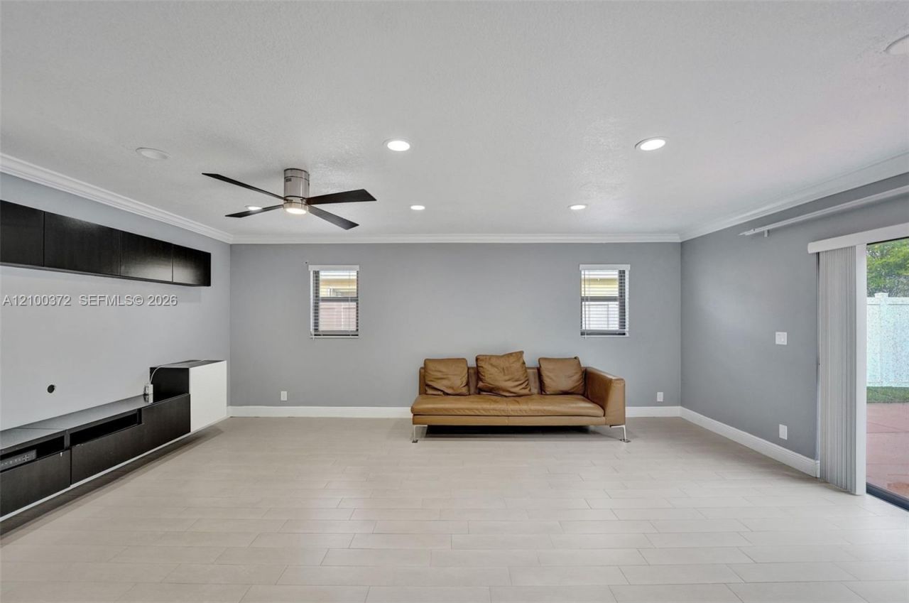3261 Crystal Way, Unit 1, Miramar, FL 33025 Photo