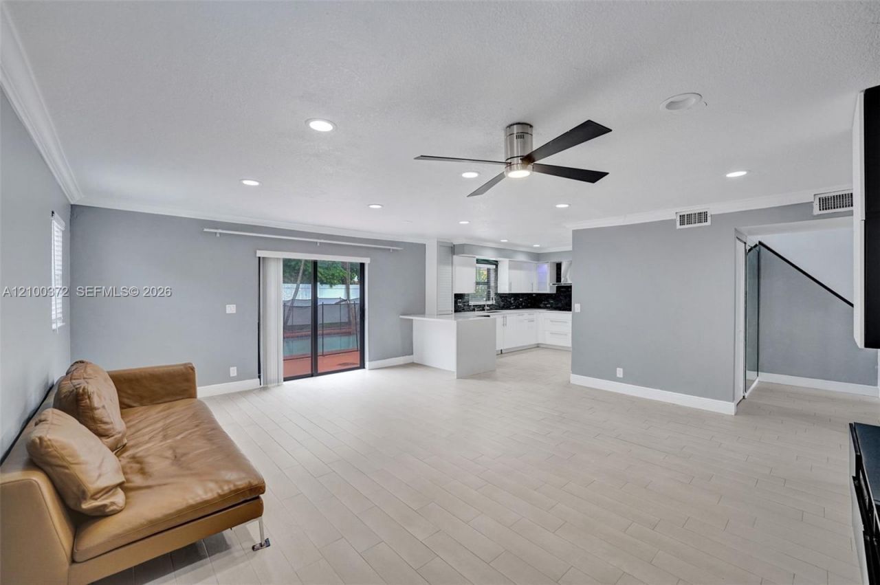 3261 Crystal Way, Unit 1, Miramar, FL 33025 Photo