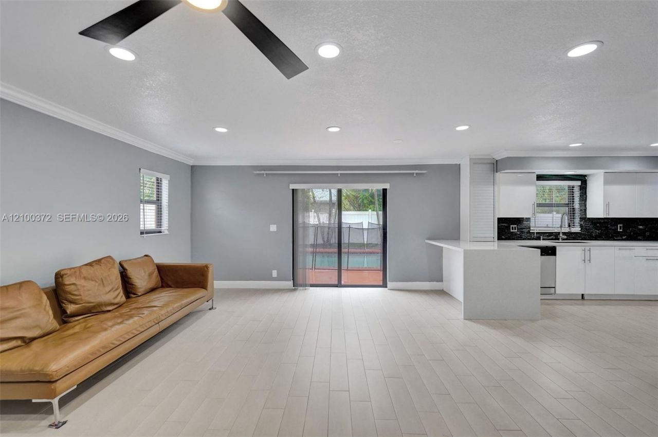 3261 Crystal Way, Unit 1, Miramar, FL 33025 Photo