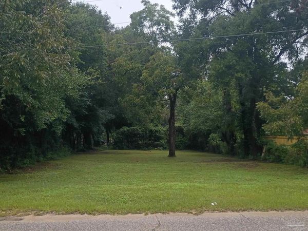 2710 W Bobe St, Pensacola, FL 32505