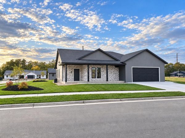 1422 Iris St, Holmen, WI 54636