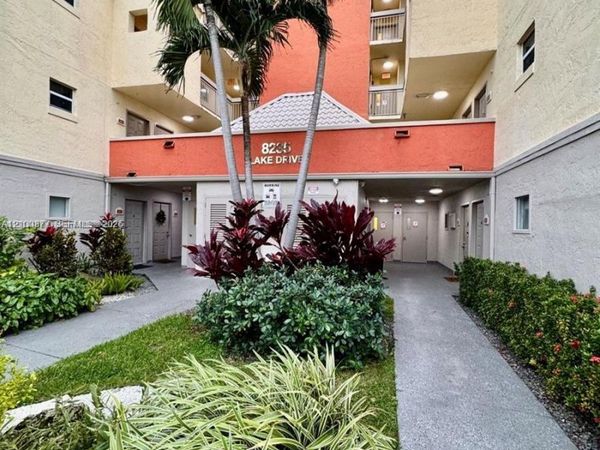 8235 Lake Dr , Unit 401, Doral, FL 33166