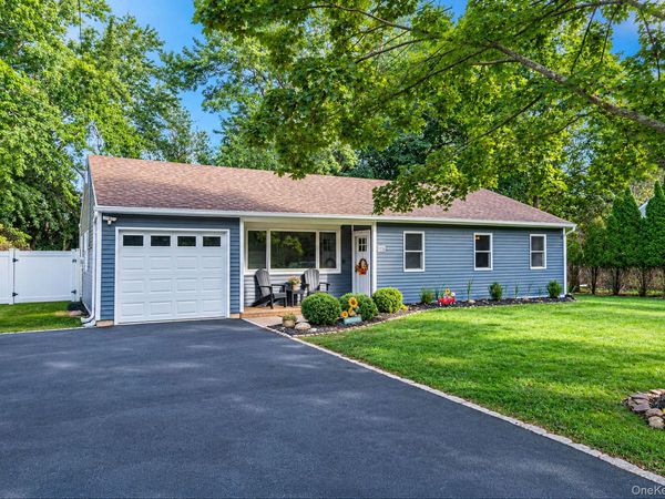 105 Raynor Road, Ridge, NY 11961