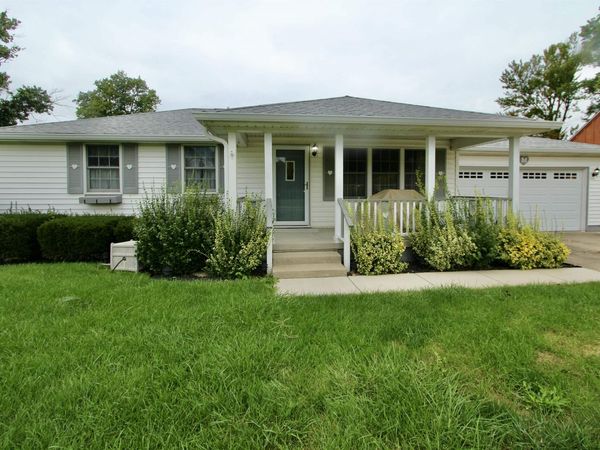 207 CRESTLAWN Drive, Washington, IL 61571