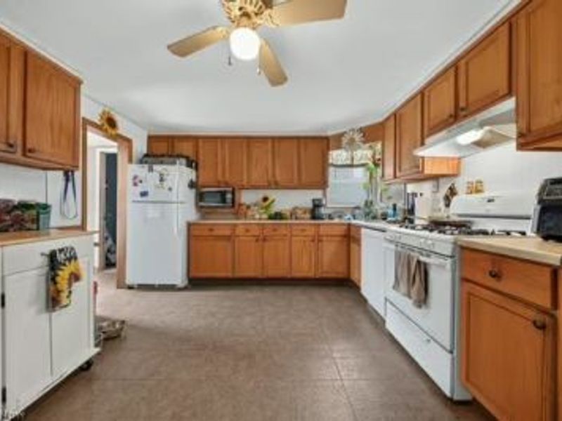 1227 W 3rd Street, Ashtabula, OH 44004 Photo 8