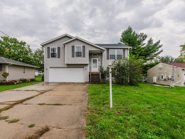 107 Lake Street, Washington, IL 61571