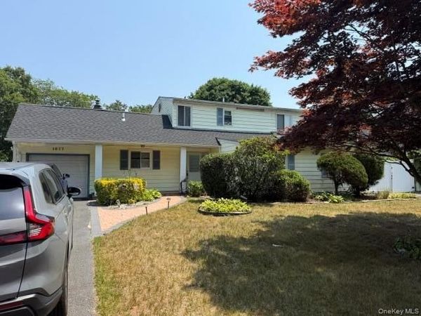 1077 Sipp Avenue, Medford, NY 11763