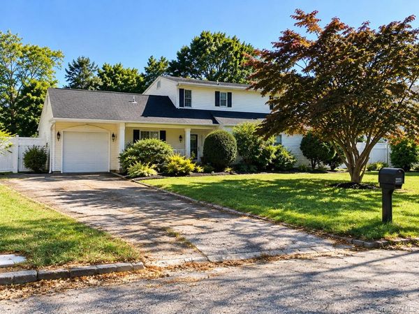 1077 Sipp Avenue, Medford, NY 11763