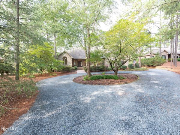 14 Mcmichael Drive, Pinehurst, NC 28374