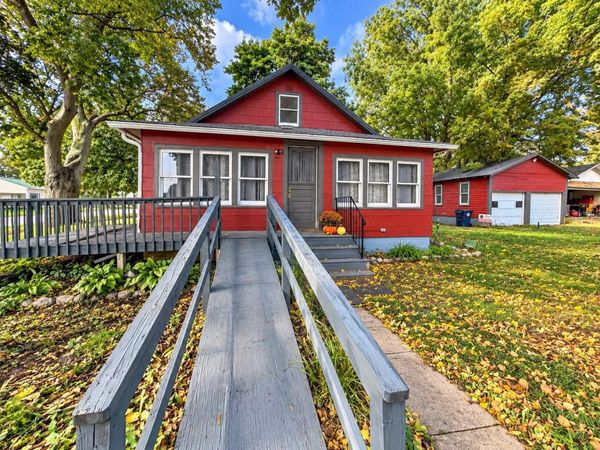 900 A Avenue , Armstrong, IA 50514