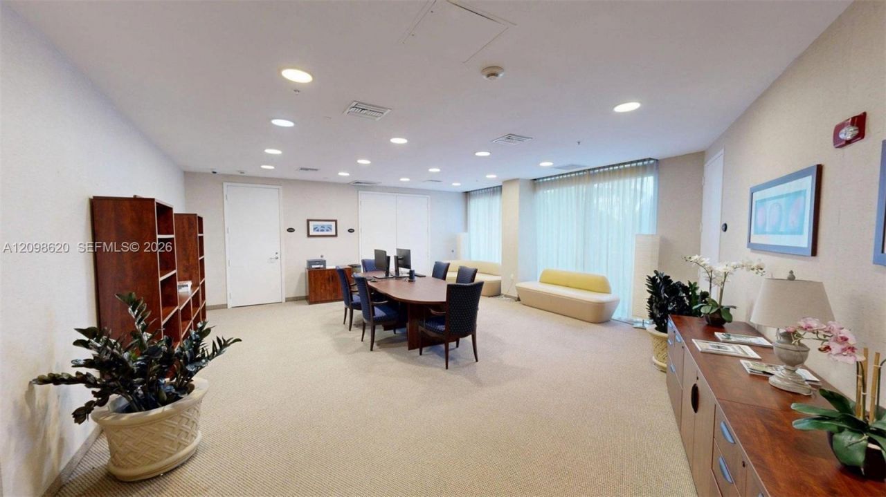 19501 W Country Club Dr, Unit 2505, Aventura, FL 33180 Photo