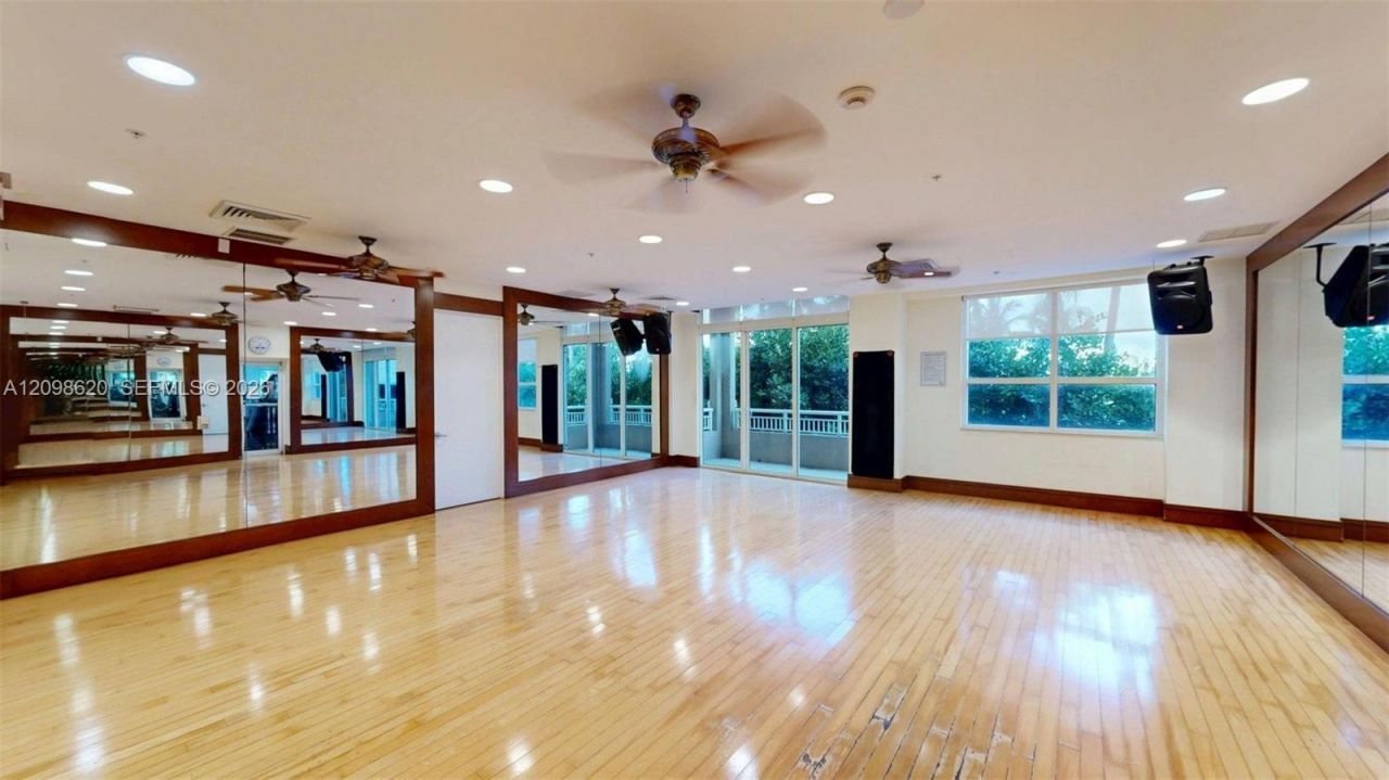 19501 W Country Club Dr, Unit 2505, Aventura, FL 33180 Photo