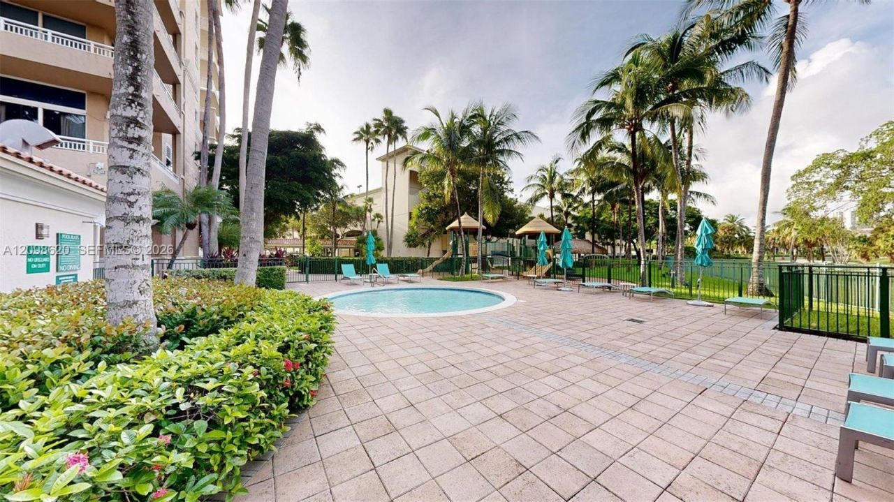 19501 W Country Club Dr, Unit 2505, Aventura, FL 33180 Photo
