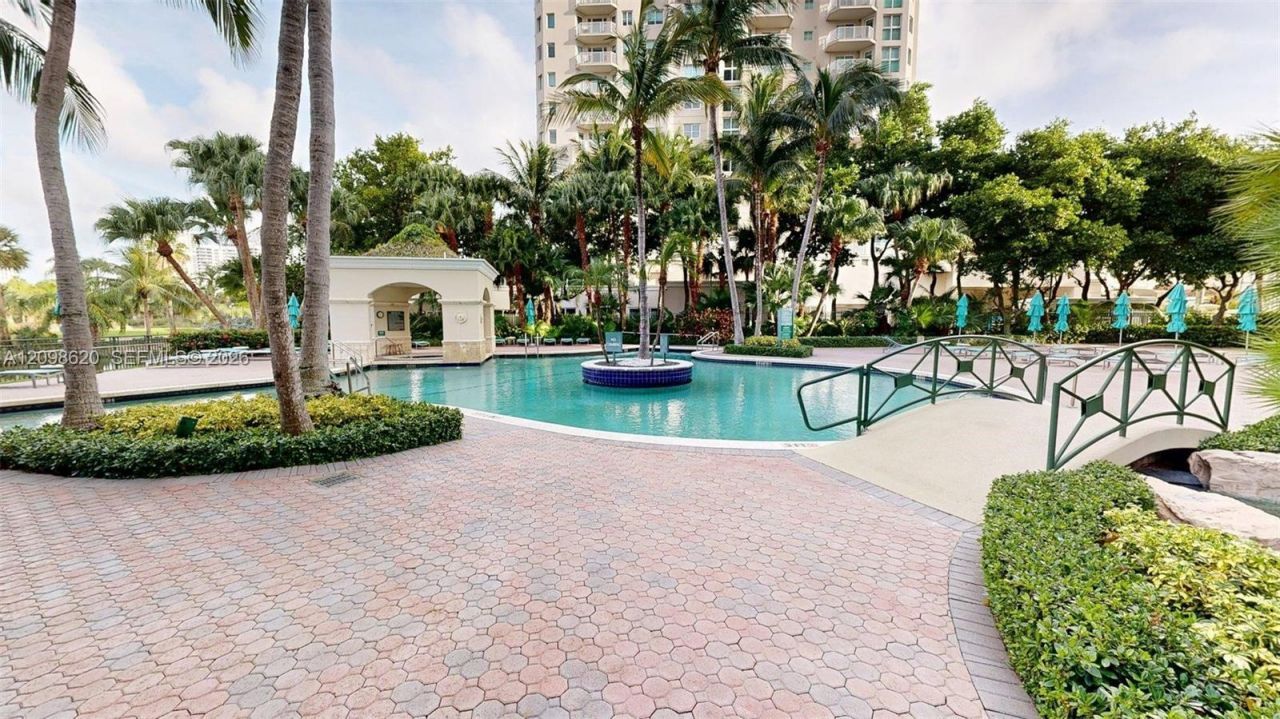 19501 W Country Club Dr, Unit 2505, Aventura, FL 33180 Photo