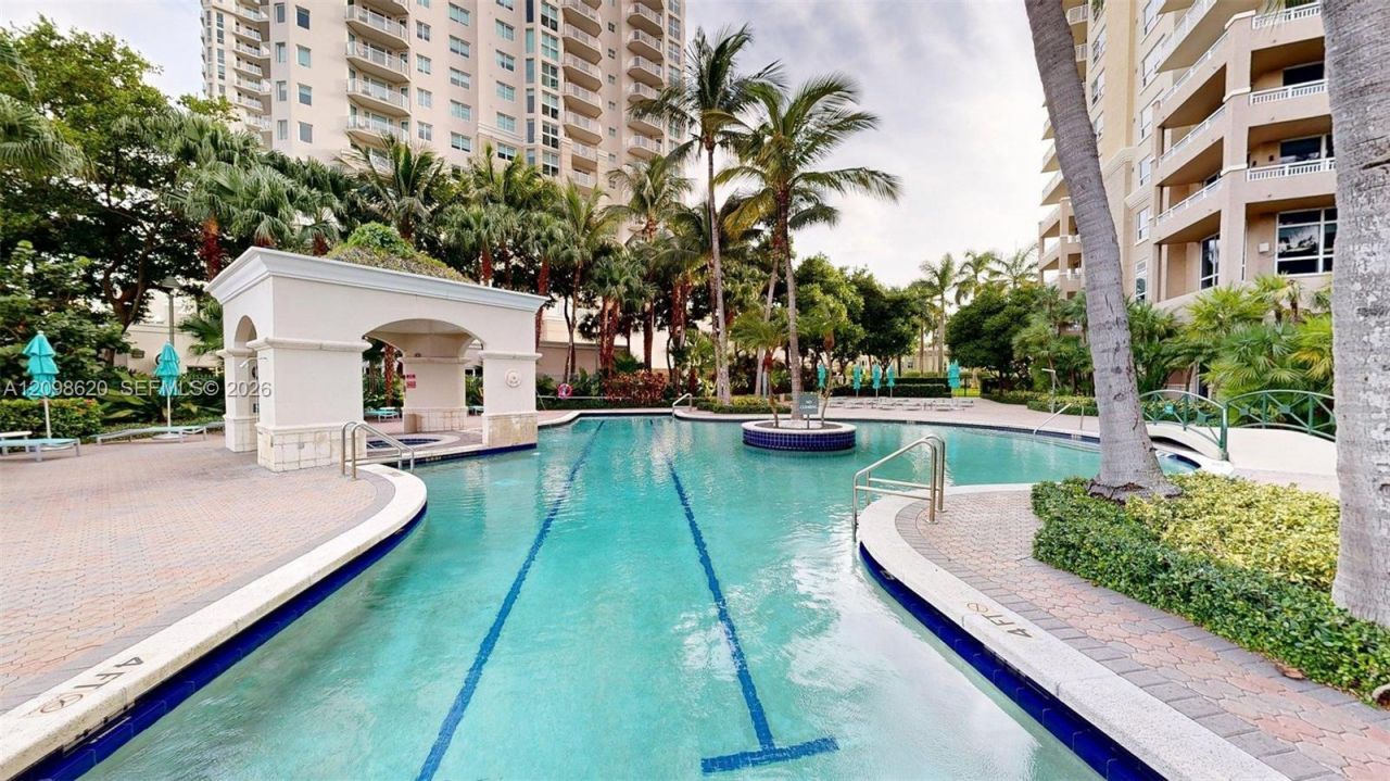 19501 W Country Club Dr, Unit 2505, Aventura, FL 33180 Photo