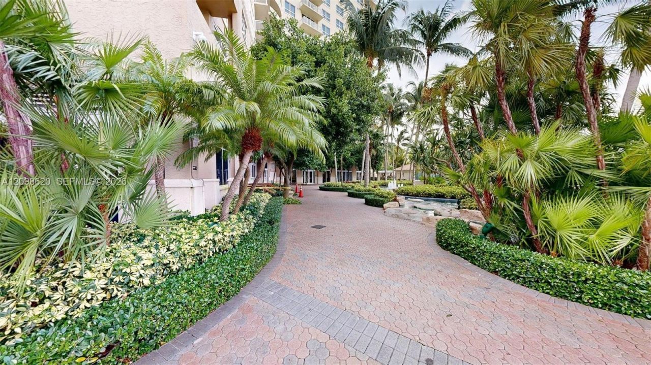 19501 W Country Club Dr, Unit 2505, Aventura, FL 33180 Photo