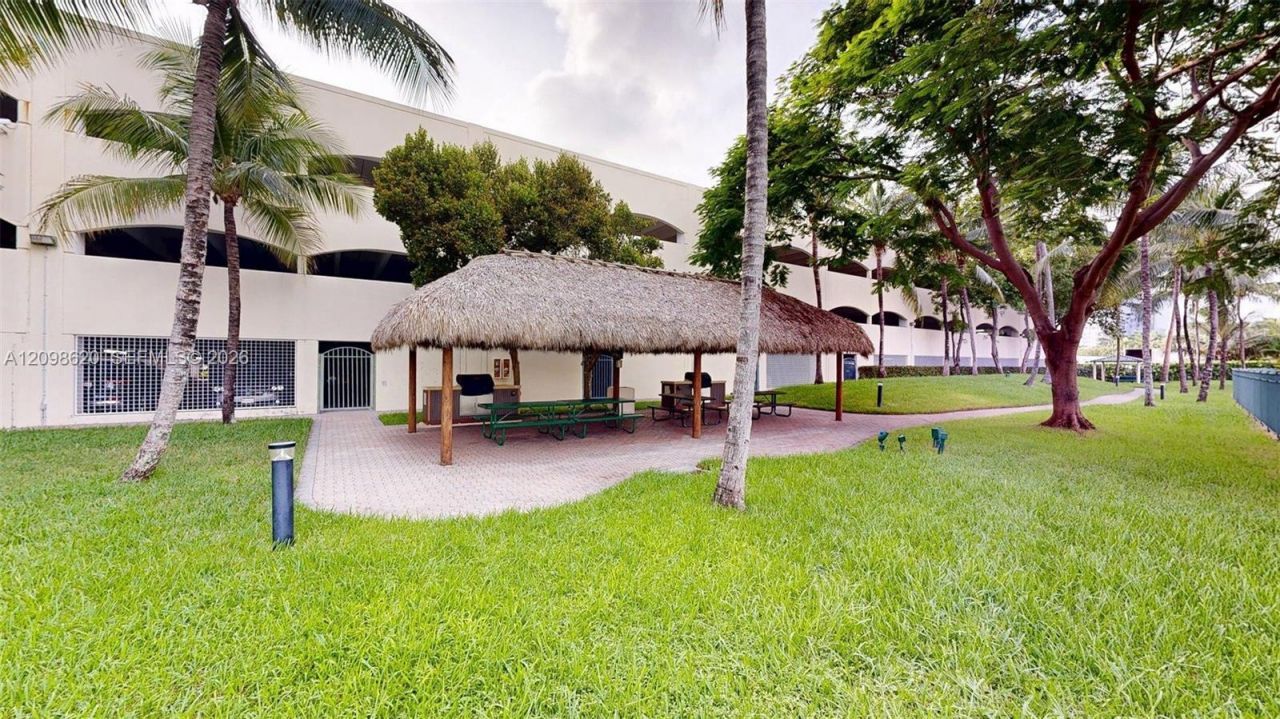 19501 W Country Club Dr, Unit 2505, Aventura, FL 33180 Photo